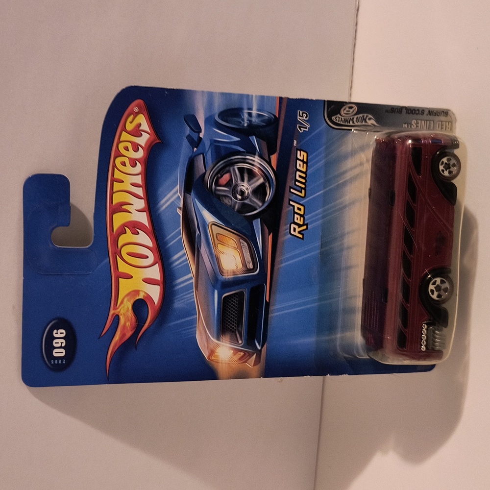 D1 Hot Wheels Surfin School Bus plus shipping protector